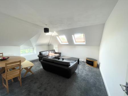 3 bedroom Flat to let in Demesne Road, Whalley Range, Manchester, M16