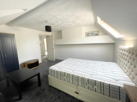 3 bedroom Flat to let in Demesne Road, Whalley Range, Manchester, M16
