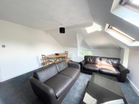 3 bedroom Flat to let in Demesne Road, Whalley Range, Manchester, M16