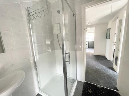 3 bedroom Flat to let in Demesne Road, Whalley Range, Manchester, M16