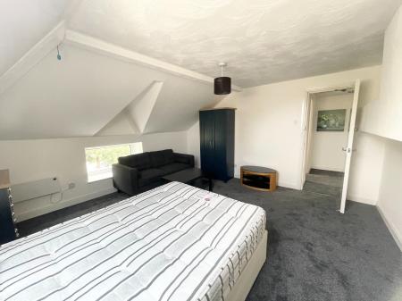 3 bedroom Flat to let in Demesne Road, Whalley Range, Manchester, M16