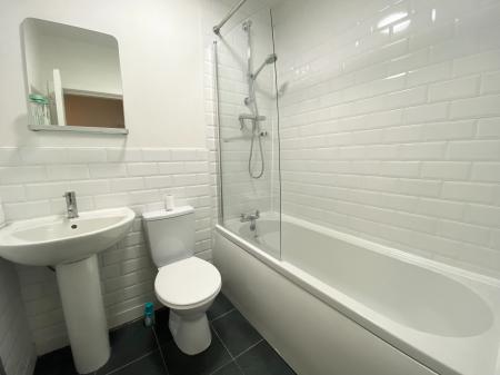 1 bedroom Flat to let in Withington Road, Whalley Range, Manchester, M16