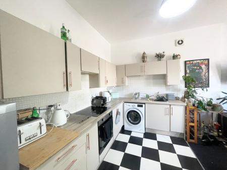 2 bedroom Flat to let in Upper Chorlton Road, Whalley Range, Manchester, M16