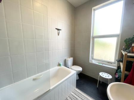 2 bedroom Flat to let in Upper Chorlton Road, Whalley Range, Manchester, M16