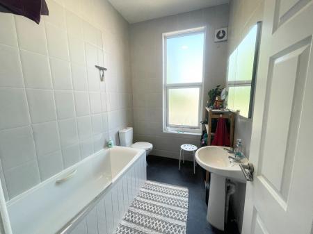 2 bedroom Flat to let in Upper Chorlton Road, Whalley Range, Manchester, M16