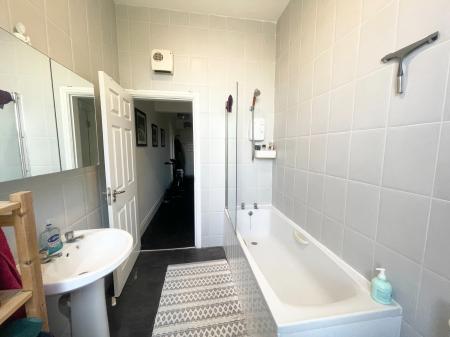 2 bedroom Flat to let in Upper Chorlton Road, Whalley Range, Manchester, M16