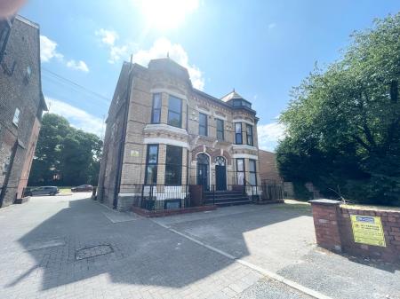 2 bedroom Flat to let in Upper Chorlton Road, Whalley Range, Manchester, M16