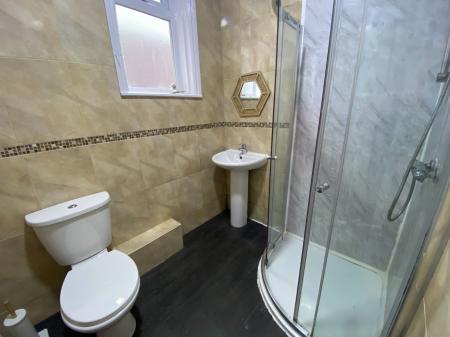 2 bedroom Flat to let in Palatine Road, Northenden, Manchester, M20