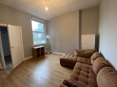 2 bedroom Flat to let in Palatine Road, Northenden, Manchester, M20