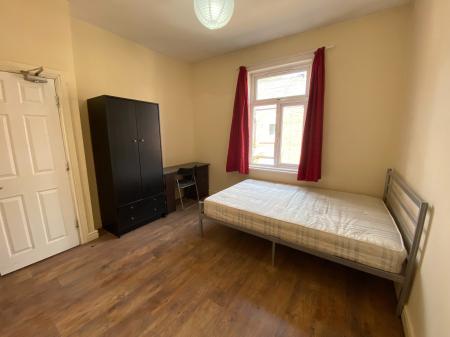 4 bedroom Terraced House to let in Deyne Avenue, Rusholme, Manchester, M14