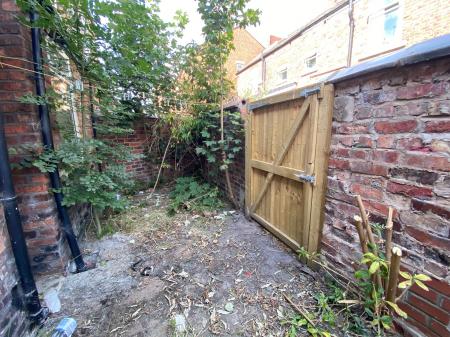4 bedroom Terraced House to let in Deyne Avenue, Rusholme, Manchester, M14