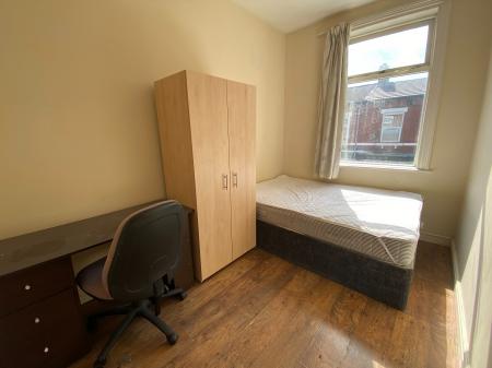 4 bedroom Terraced House to let in Deyne Avenue, Rusholme, Manchester, M14