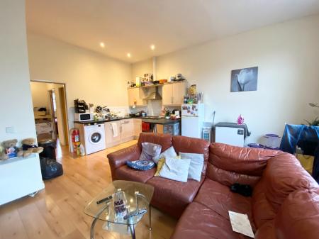 2 bedroom Flat to let in Dickenson Road, Longsight, Manchester, M13