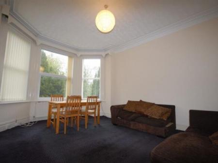 2 bedroom Flat to let in Palatine Road, Northenden, Manchester, M20