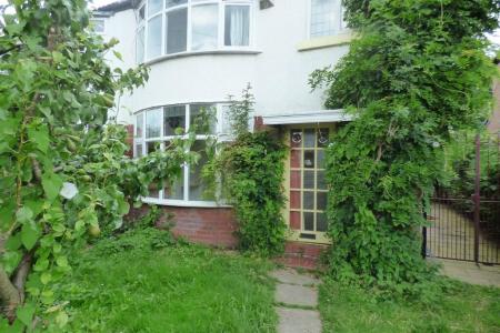4 bedroom Semi-detached house to let in Mornington Crescent, Withington, Manchester, M14