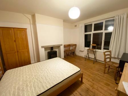 4 bedroom Semi-detached house to let in Mornington Crescent, Withington, Manchester, M14