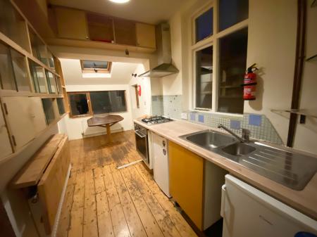 4 bedroom Semi-detached house to let in Mornington Crescent, Withington, Manchester, M14