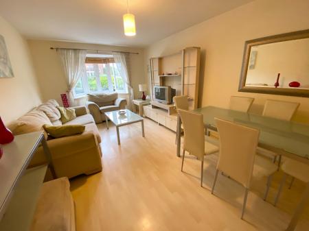 2 bedroom Flat to let in Bloomfield Close, Cheadle Hulme, SK8