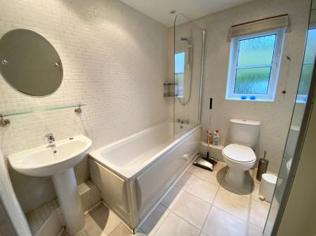 2 bedroom Flat to let in Bloomfield Close, Cheadle Hulme, SK8