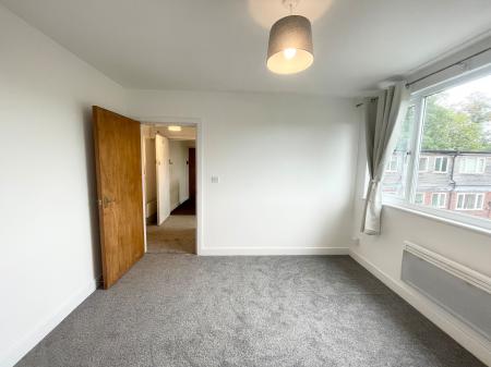 2 bedroom Flat to let in Brantingham Road, Whalley Range, Manchester, M16