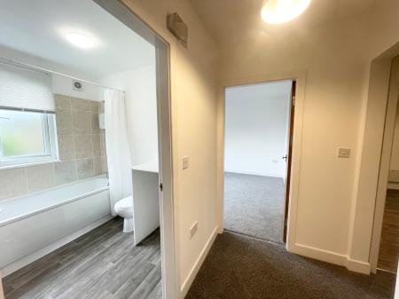 2 bedroom Flat to let in Brantingham Road, Whalley Range, Manchester, M16