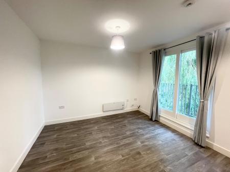 2 bedroom Flat to let in Brantingham Road, Whalley Range, Manchester, M16