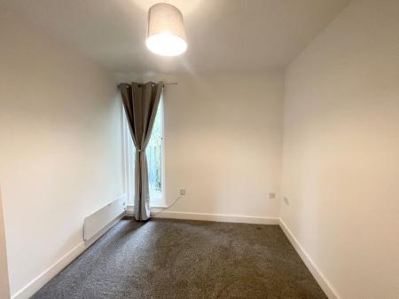 2 bedroom Flat to let in Brantingham Road, Whalley Range, Manchester, M16