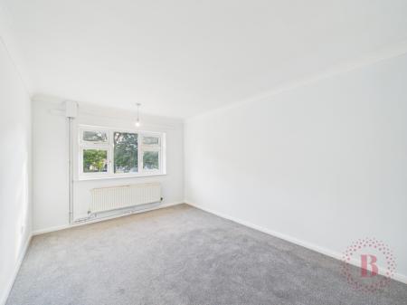 1 bedroom Flat for sale in Bridge Farm Lane, Clifton, NG11