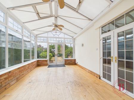 5 bedroom Semi-detached house for sale in Henry Road, West Bridgford, NG2