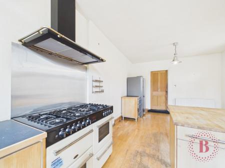 5 bedroom Semi-detached house for sale in Henry Road, West Bridgford, NG2