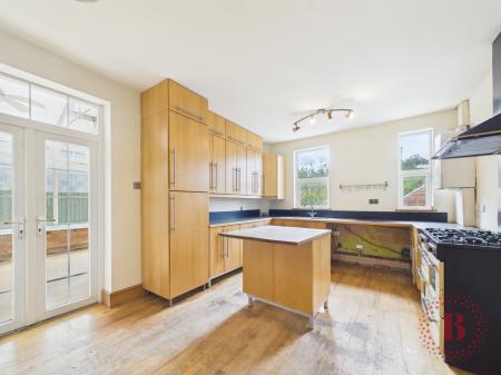 5 bedroom Semi-detached house for sale in Henry Road, West Bridgford, NG2