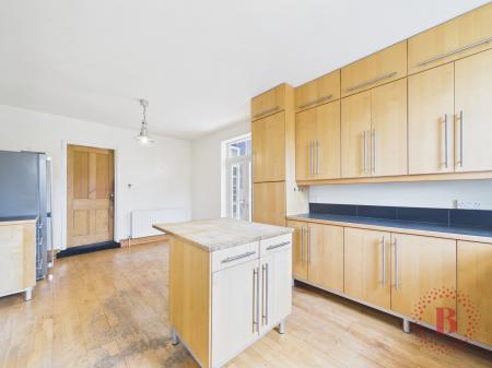 5 bedroom Semi-detached house for sale in Henry Road, West Bridgford, NG2