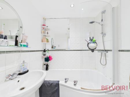 2 bedroom Semi-detached house for sale in Swindale Close, Nottingham, NG2