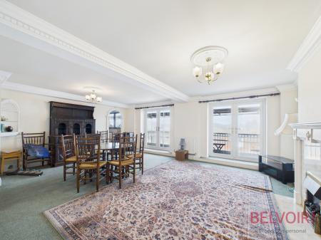 2 bedroom Flat for sale in Turneys Court, West Bridgford, NG2