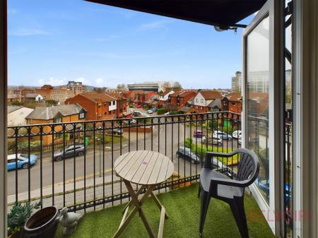 2 bedroom Flat for sale in Turneys Court, West Bridgford, NG2