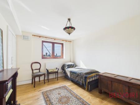 2 bedroom Flat for sale in Turneys Court, West Bridgford, NG2