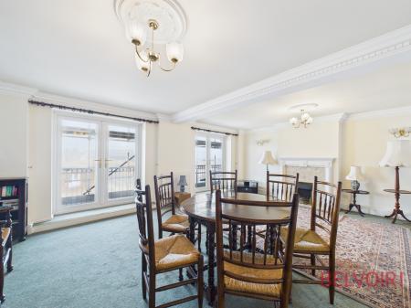 2 bedroom Flat for sale in Turneys Court, West Bridgford, NG2