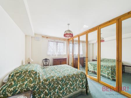 2 bedroom Flat for sale in Turneys Court, West Bridgford, NG2