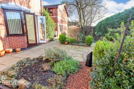 1 bedroom Flat for sale in Westcliffe Court, Radcliffe-On-Trent, NG12