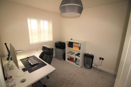 3 bedroom Semi-detached house to let in Albertine Gardens, Edwalton, Nottingham, NG12