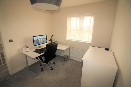 3 bedroom Semi-detached house to let in Albertine Gardens, Edwalton, Nottingham, NG12