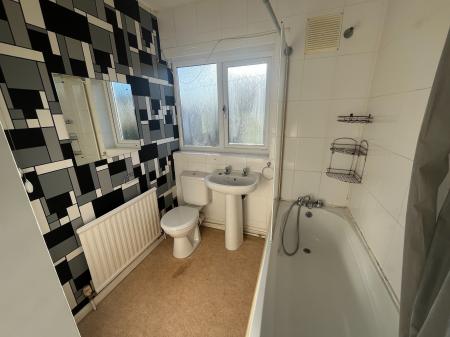 3 bedroom Semi-detached house to let in Southchurch Drive, Clifton, Nottingham, NG11