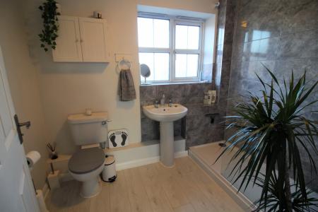 3 bedroom Semi-detached house for sale in Hudson Way, Radcliffe-On-Trent, NG12