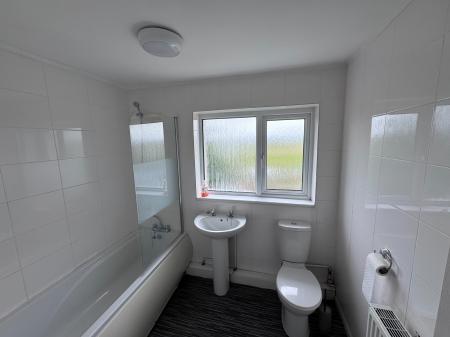 3 bedroom Detached house to let in Summerwood Lane, Clifton, Nottingham, NG11