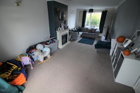 3 bedroom Detached house to let in Summerwood Lane, Clifton, Nottingham, NG11