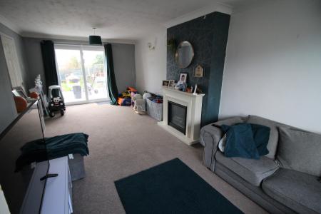 3 bedroom Detached house to let in Summerwood Lane, Clifton, Nottingham, NG11