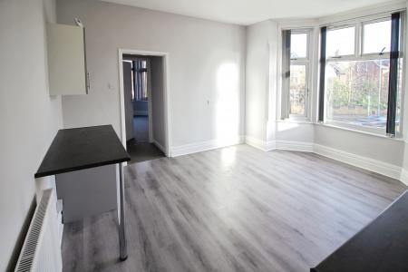 2 bedroom Flat to let in Musters Road, West Bridgford, NG2