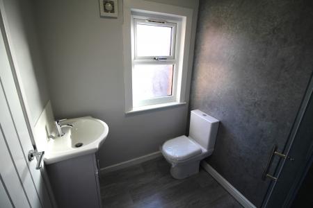 2 bedroom Flat to let in Musters Road, West Bridgford, NG2