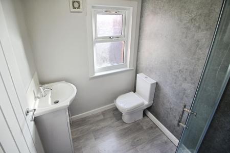 2 bedroom Flat to let in Musters Road, West Bridgford, NG2