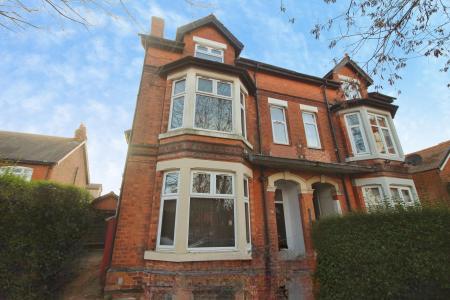 2 bedroom Flat to let in Musters Road, West Bridgford, NG2